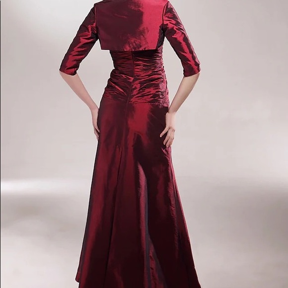 Sweetheart Taffeta Red Gown (prom, wedding, evening, formal event) - Picture 7 of 8